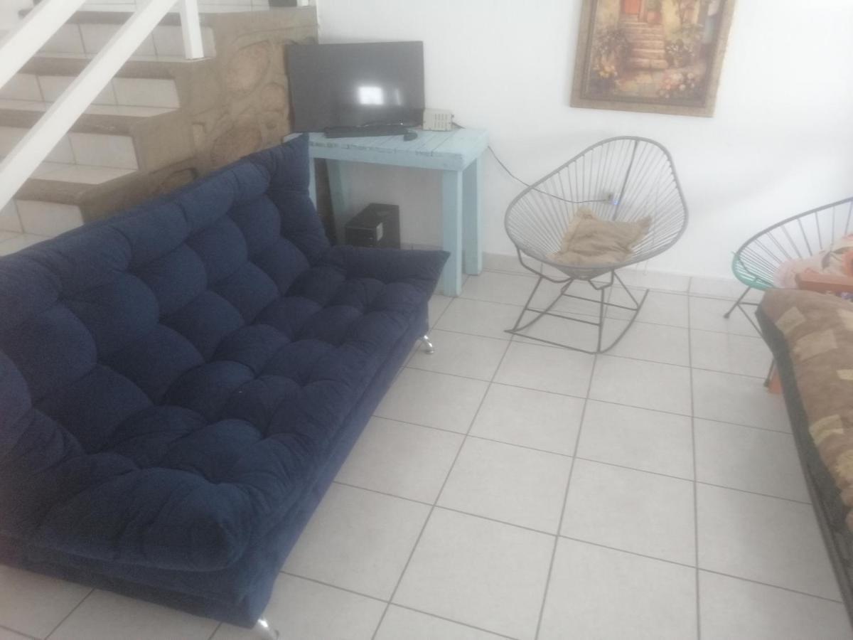 Habitación en casa particular Casa 3 Tías.hermosa Habitación Hermosas áreas Comunes *